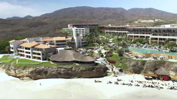 Tropical Resort Hotel Playa Puerto Vallarta México Aérea — Vídeos de Stock