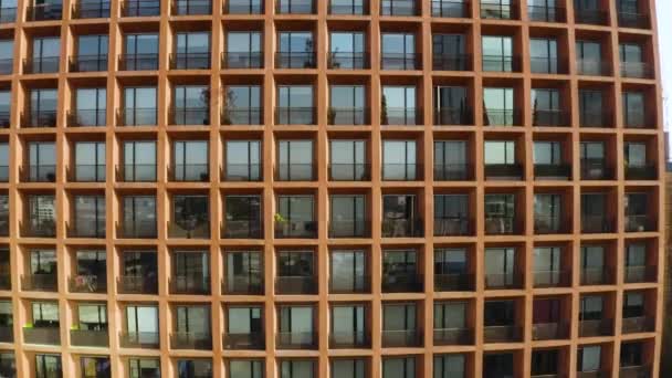 Grid Window Patio Residential Skyscraper Building Aerial Rising — Vídeos de Stock