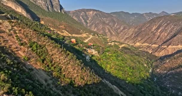 Tolantongo Mexico Aerial Surreal Natural Landscape Shot Drone Flyover Hillside — Αρχείο Βίντεο