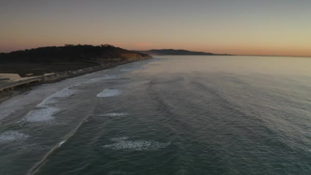 Закат Над Уэйвсом Сан Диего Калифорния Воздушный — стоковое видео