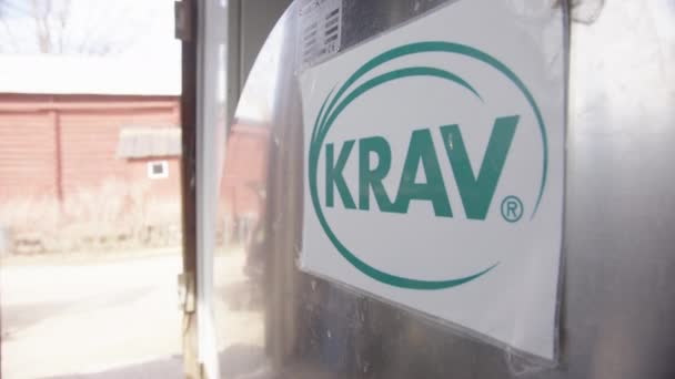 Handheld Органічний Знак Сертифікації Krav Танку Нержавіючої Сталі — стокове відео