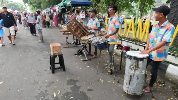 Hudebníci Hrají Tradiční Indonéské Nástroje Ulici Magelang — Stock video