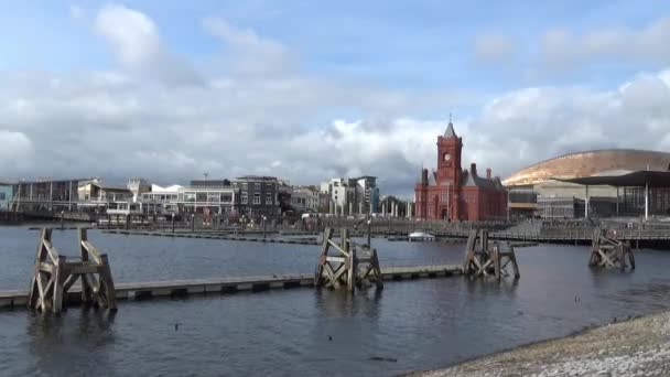 Mermaid Quay Cardiff Bay Einem Windigen Tag Mit Pier Head — Stockvideo