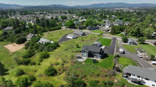 Wide Shot Expensive Homes Acres Land Upper Class America — Vídeos de Stock