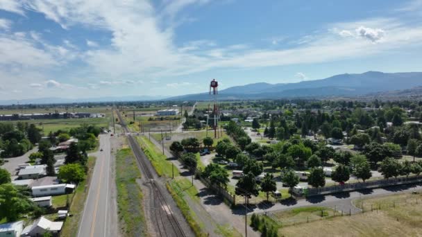 Aerial Shot Zooms Public Water Tower Spokane Washington — Vídeos de Stock