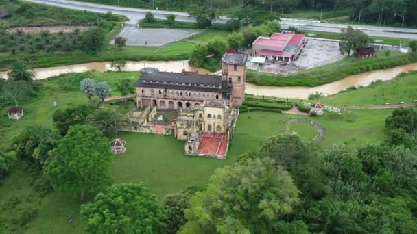 Riverside Old Scottish Folly Drone Fly Ruined Section Kellie Castle — Stok video