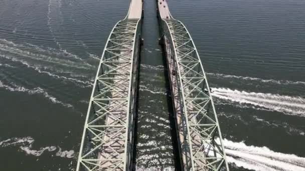Αεροφωτογραφία Της Γέφυρας Του Νότιου Κόλπου Μια Ηλιόλουστη Μέρα Κάμερα — Αρχείο Βίντεο