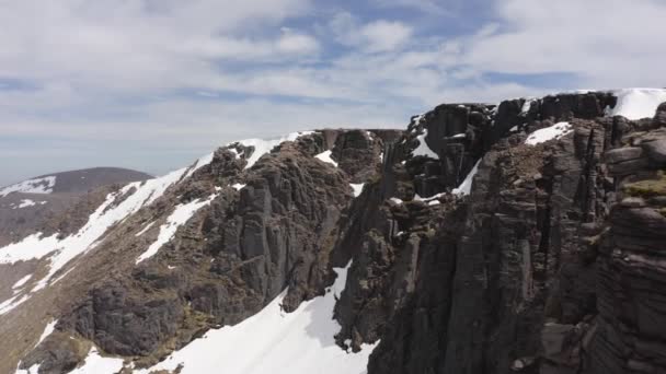 Scotland Mountain Cliff Covered Snow Drone Close Proximity Shot — Video