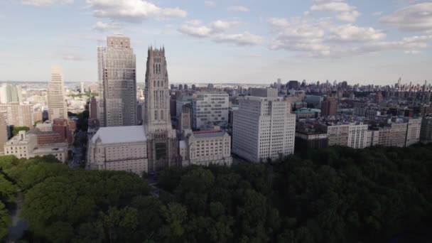 Riverside Church Upper Manhattan Cityscape Sunny Nyc Usa Aerial View — Wideo stockowe