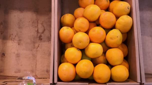 Top Shot Oranges Popular Health Food Store — Stockvideo