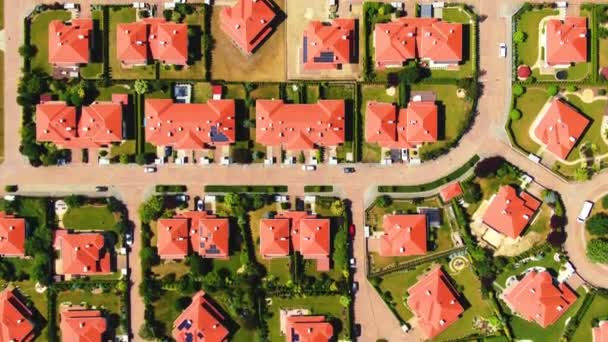 Νέα Ανάπτυξη Ακινήτων Αεροφωτογραφία Των Κατοικιών Και Δρόμους Γειτονιά Κατά — Αρχείο Βίντεο