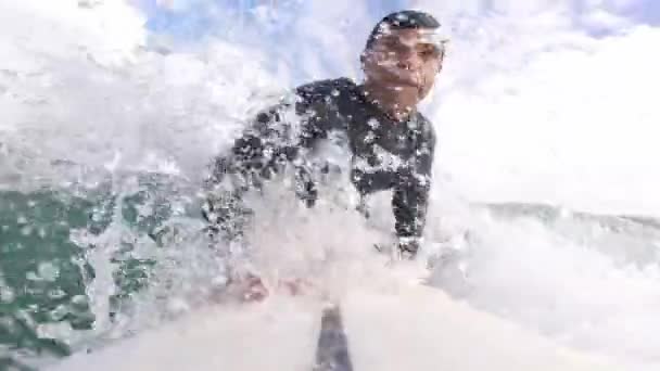Goofy Surfer Riding Blue Wave Backside Mood Getting Some Speed — Stock Video