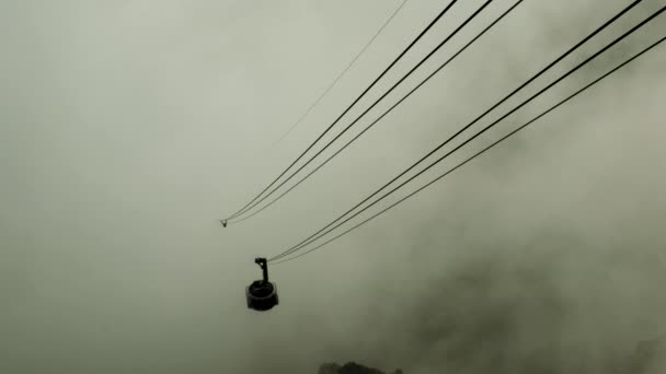 Канатная Дорога Iconic Table Mountain Выходит Густого Облака Кейптаун — стоковое видео