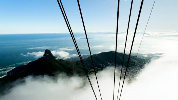 Nubes Moviéndose Teleférico Aéreo Table Mountain Vista Sobre Lion Head — Vídeos de Stock