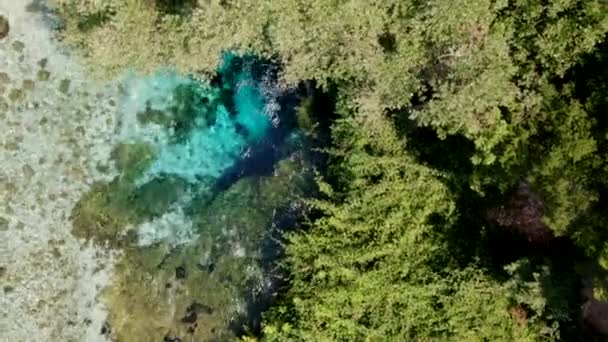 Prachtige Luchtfoto Van Het Blauwe Oog Albanië Zoetwaterbron Wordt Gevormd — Stockvideo