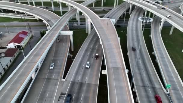 Dallas Texas Skyline Aerial Tilt Reveal Drone Flight Interstate Highway — Video Stock
