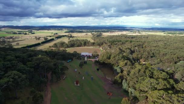 Drone Flying Open Field Large Art Installations Scattered — Vídeo de Stock
