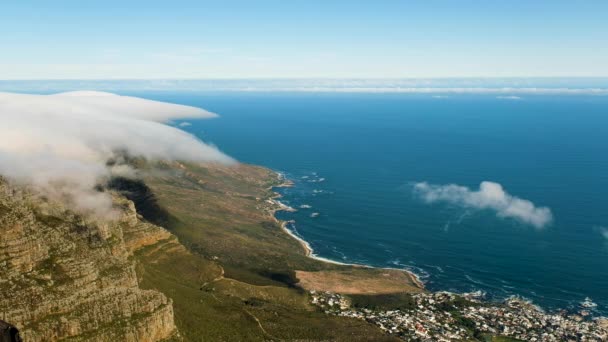 Двенадцать Апостолов Окутанных Гладкими Облаками Кейптаун Вид Высоким Углом — стоковое видео