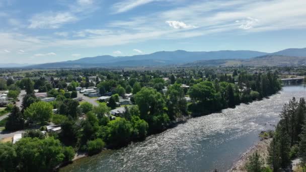 Aerial Shot Spokane River Bordering Neighborhoods — Wideo stockowe