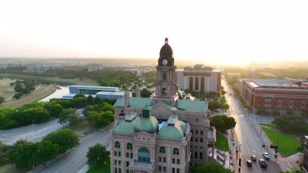 Beautiful Aerial Descending Shot Old Courthouse Green Roof Spire Clock — Stockvideo