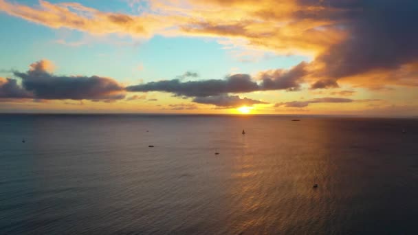 Beautiful Paradise Ocean Sunset Waikiki Beach Honolulu Hawaii Boats Sailing — Stock videók