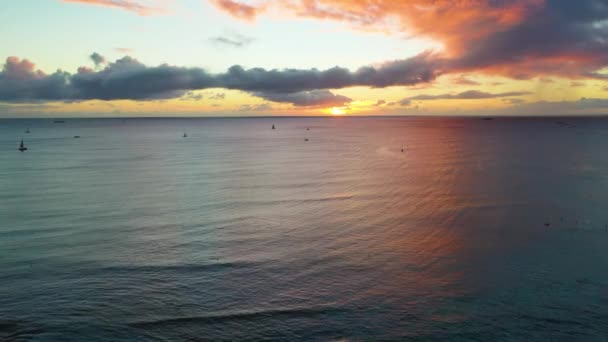 Sailboats Traveling Beautiful Sunrise Waikiki Beach Honolulu Hawaii Boats Sailing — Stock videók