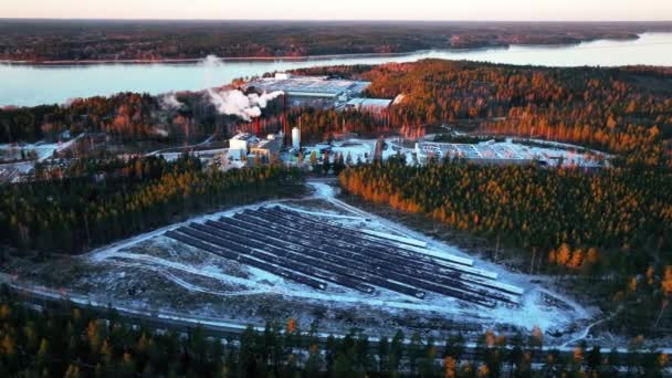Aerial View Snowy Solar Panel Farm Sunset Scandinavia Circling Drone — Vídeos de Stock
