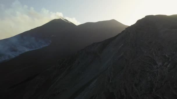 Ευρύ Βουνό Etna Drone Πυροβολήθηκε Ενεργό Ηφαίστειο Στην Απόσταση Στη — Αρχείο Βίντεο