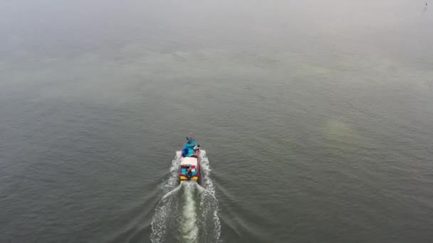 Birds Eye View Drone Traditional Fishing Boat Sailing Sea Fisherman — ストック動画