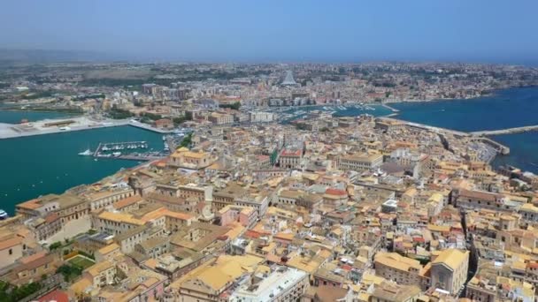 Wide Drone Shot Syracuse Coastline Historic City Italian Island Sicily — Vídeo de stock