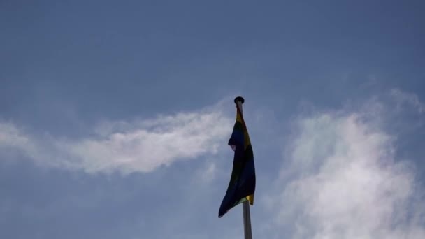 Rainbow Flag Lgbt Gay Community Pole Sky First Droop Starts — Vídeo de stock