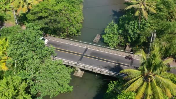Static Aerial Cars Motorbikes Driving Bridge Tropical Island — Αρχείο Βίντεο