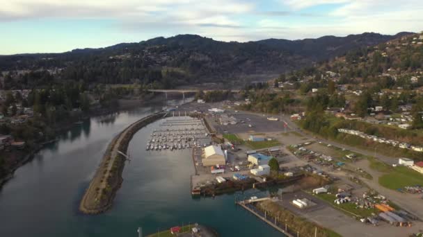 Brookings Oregon Coast Usa Boats Docked Chetco River Marina Harbor — 图库视频影像