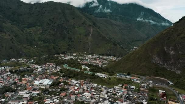 Baos Agua Santa Townscape Sheer Mountains Rainforest Tungurahua Province Ecuador — Stock Video