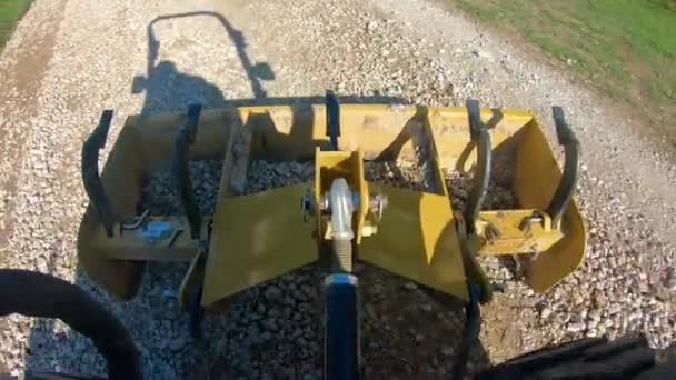 Box Scrapper Leveling New Graveled Driveway Gravel Building Box Shadow — Stockvideo