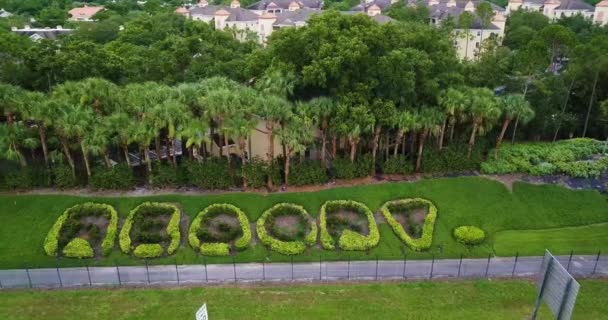 Landscaped Name Resort Lush Green Trees Row Orlando Florida Повітря — стокове відео