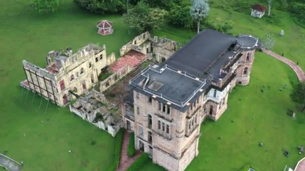 Drone Vuela Alrededor Del Histórico Renacimiento Morisco Del Castillo Kellie — Vídeos de Stock