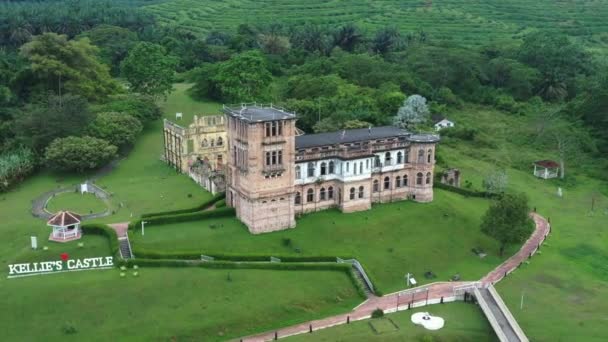 Cinematic Drone Fly Historic Landmark Kellie Castle Next Raya River — ストック動画