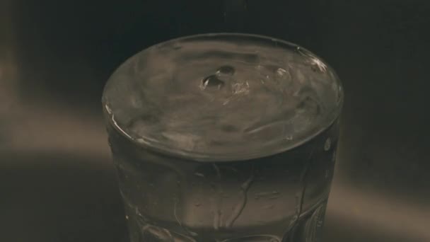 Water Falls Glass Slow Motion Detail Glass — 图库视频影像