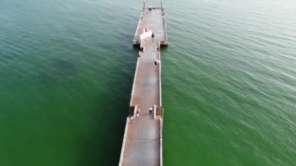 Drone Shot Walking Pier Green Sea Ocean Horizon Forward — Vídeo de stock