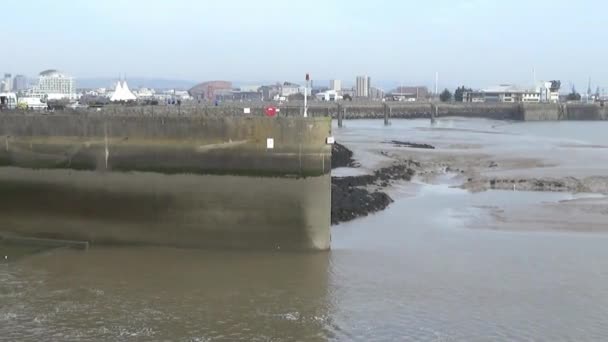 Cardiff Bay Outfall Bristol Channel Cardiff Dock Entrance — ストック動画