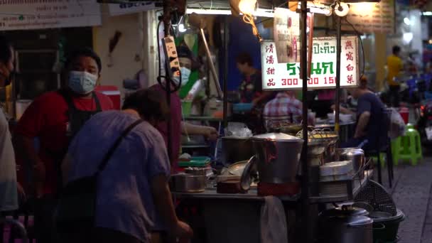 Omul Gătit Standul Mâncare Mobil Din Chinatown Bangkok Scena Noapte — Videoclip de stoc