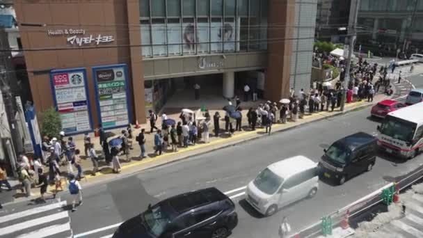 Shinzo Abe Assasination Nara Japanese People Line Pay Respects — Stock Video