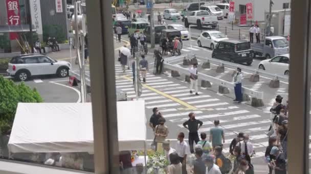 Вид Толпы Людей Пришедших Мемориалу Синдзо Абэ Высоты Птичьего Полета — стоковое видео