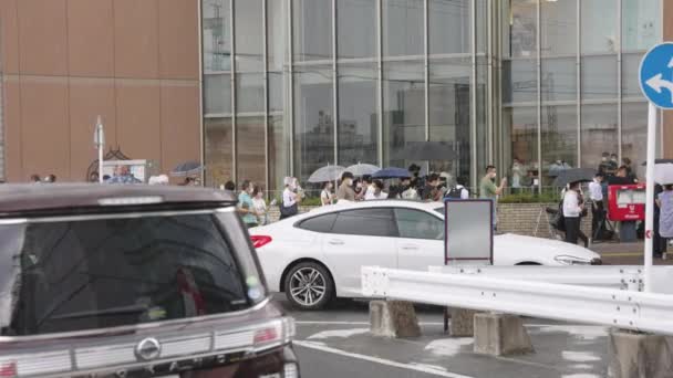 Shinzo Abe Suikastı Alanında Şiddetli Yağmur Yazan Tetsuya Yamagami — Stok video