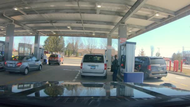 Pov While Waiting Line Fuel Costco Gas Station People Fuel — Stockvideo