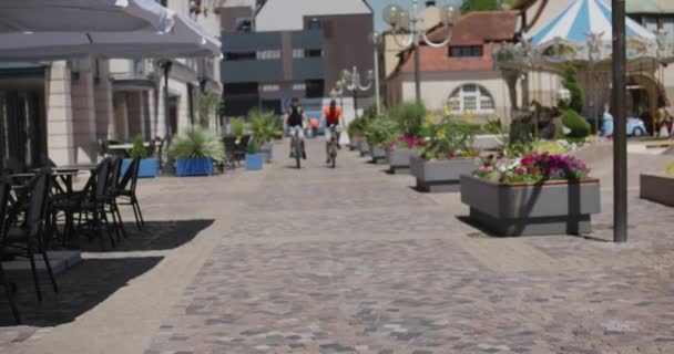 Two Tourists Riding Bike Cobble Street Colmar France — Video Stock
