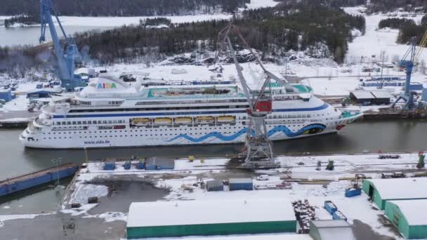 Navio Cruzeiro Aidavita Manobrando Lado Estaleiro Reparo Turku Brlt Assistido — Vídeo de Stock