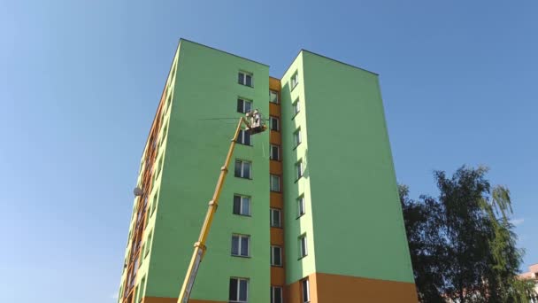 Worker Using Crane Cleaning Facade Prefab House Which Built Communism — Vídeos de Stock