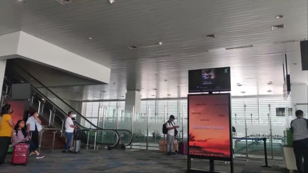 Jakarta May 2022 Passengers Waiting Room Queuing Plane Soekarno Hatta — Stockvideo